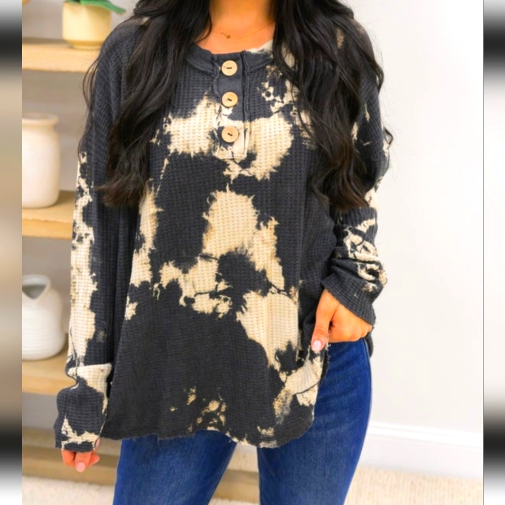 Blu Buttercup Cream and Black Tie Dye Top Large